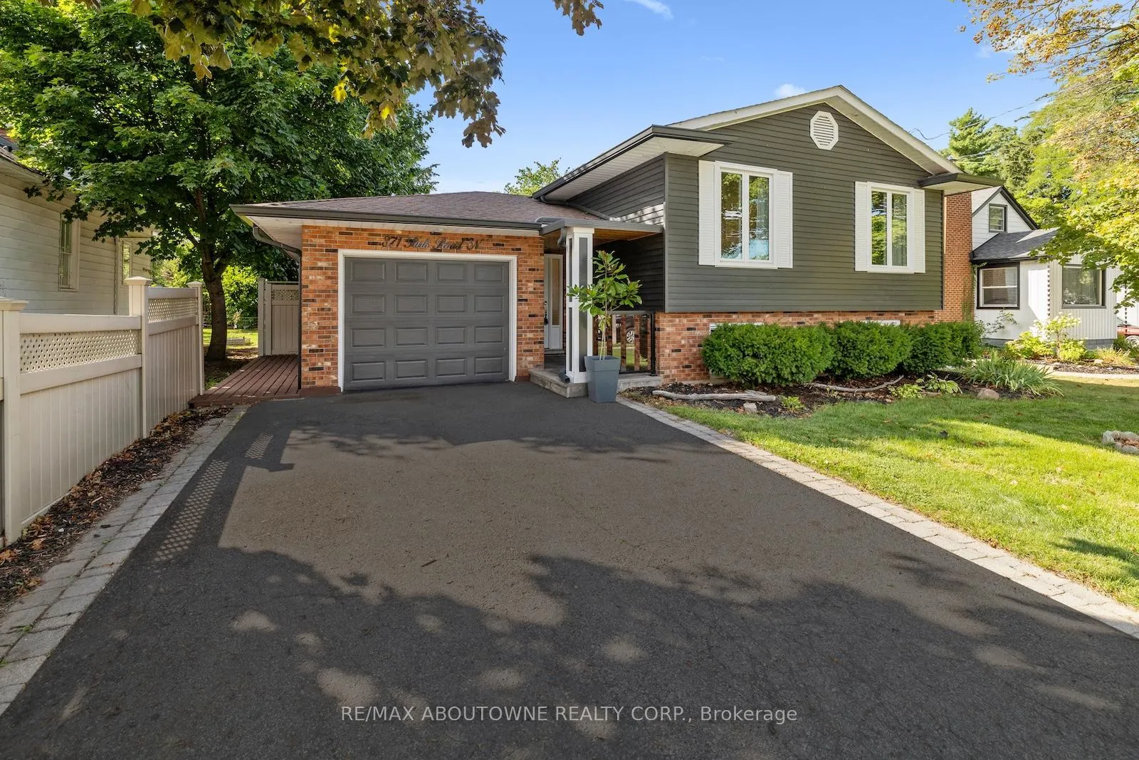 Photo 1 of 371 Park Road N, Grimsby, Grimsby Beach — HOMEH