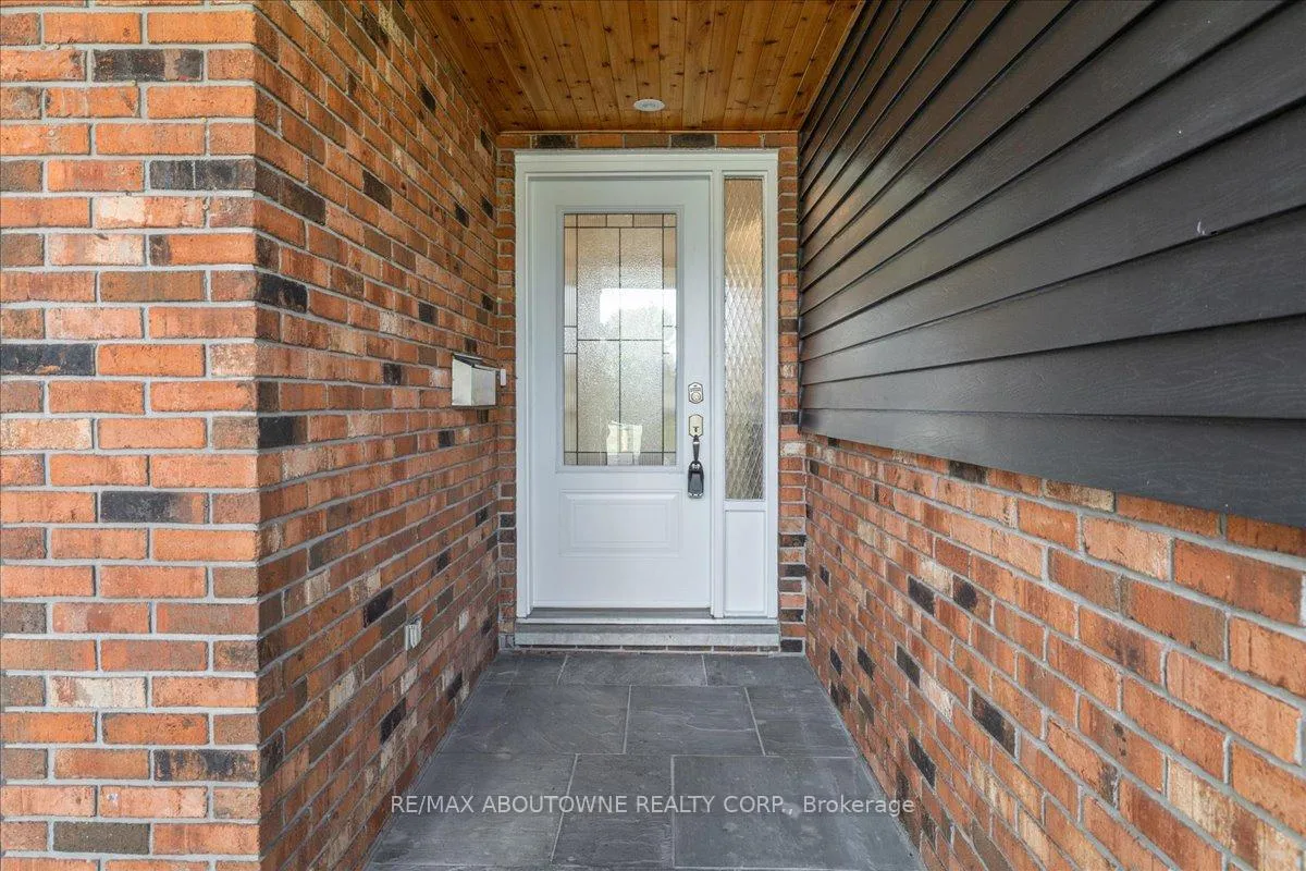 Photo 3 of 371 Park Road N, Grimsby, Grimsby Beach — HOMEH