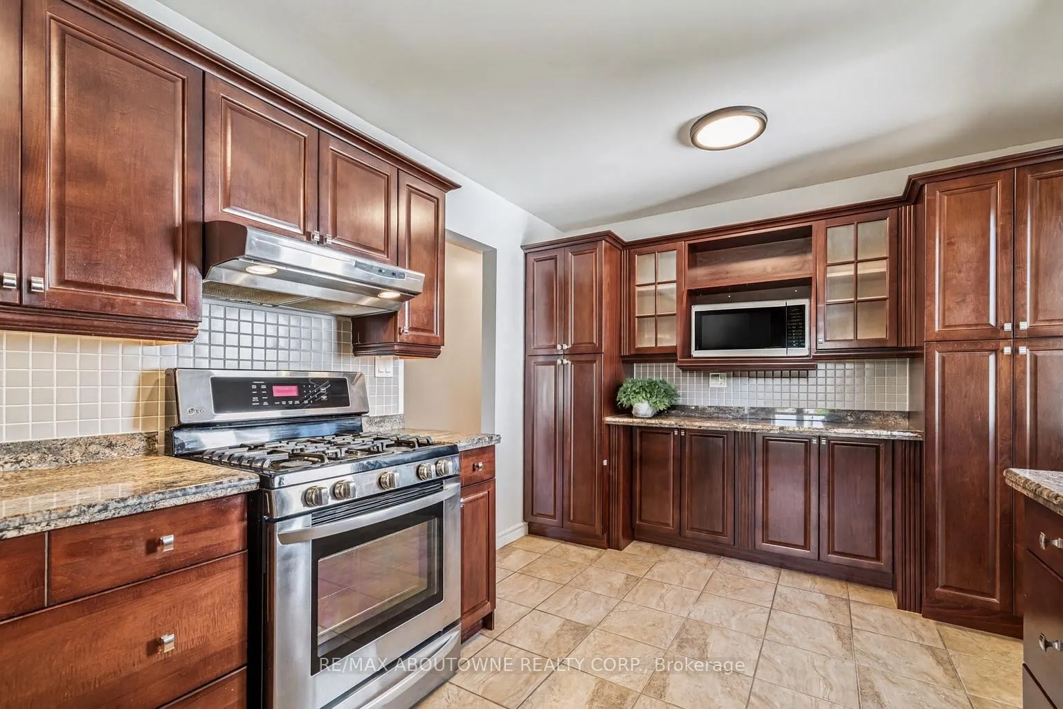 Photo 11 of 371 Park Road N, Grimsby, Grimsby Beach — HOMEH
