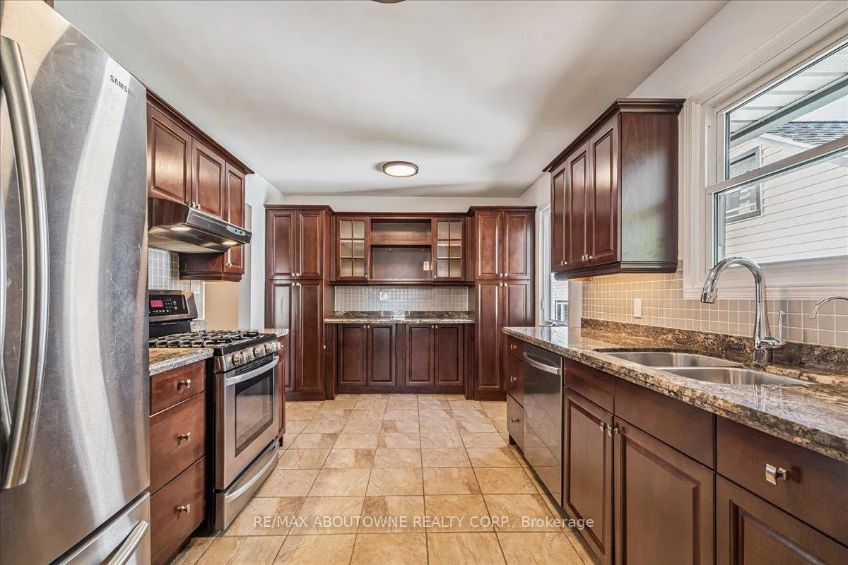 Photo 12 of 371 Park Road N, Grimsby, Grimsby Beach — HOMEH