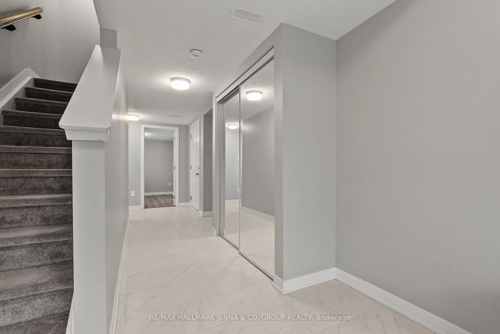 Photo 3 of 146 Anthracite Private, Ottawa, Barrhaven - Heritage Park — HOMEH