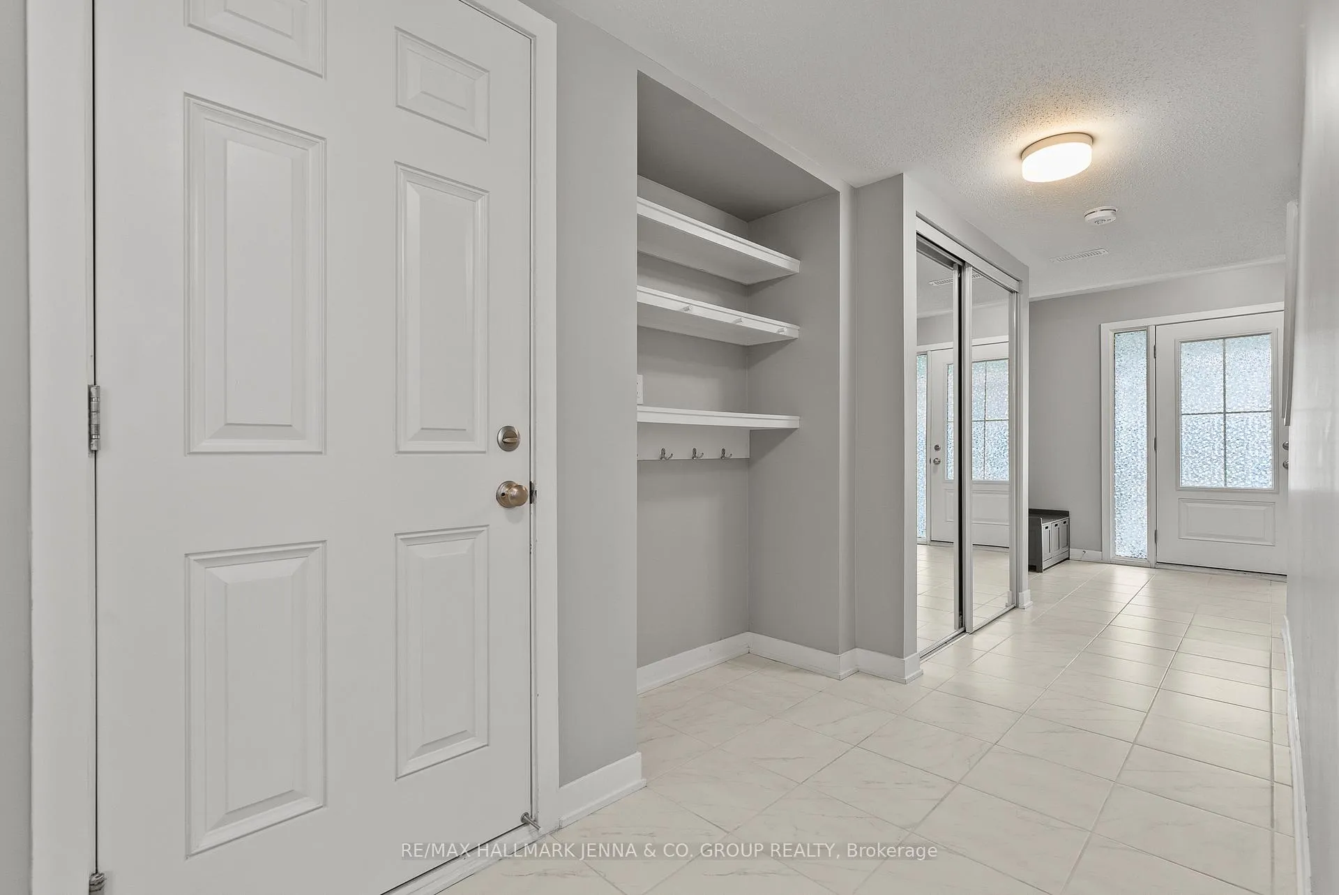 Photo 4 of 146 Anthracite Private, Ottawa, Barrhaven - Heritage Park — HOMEH