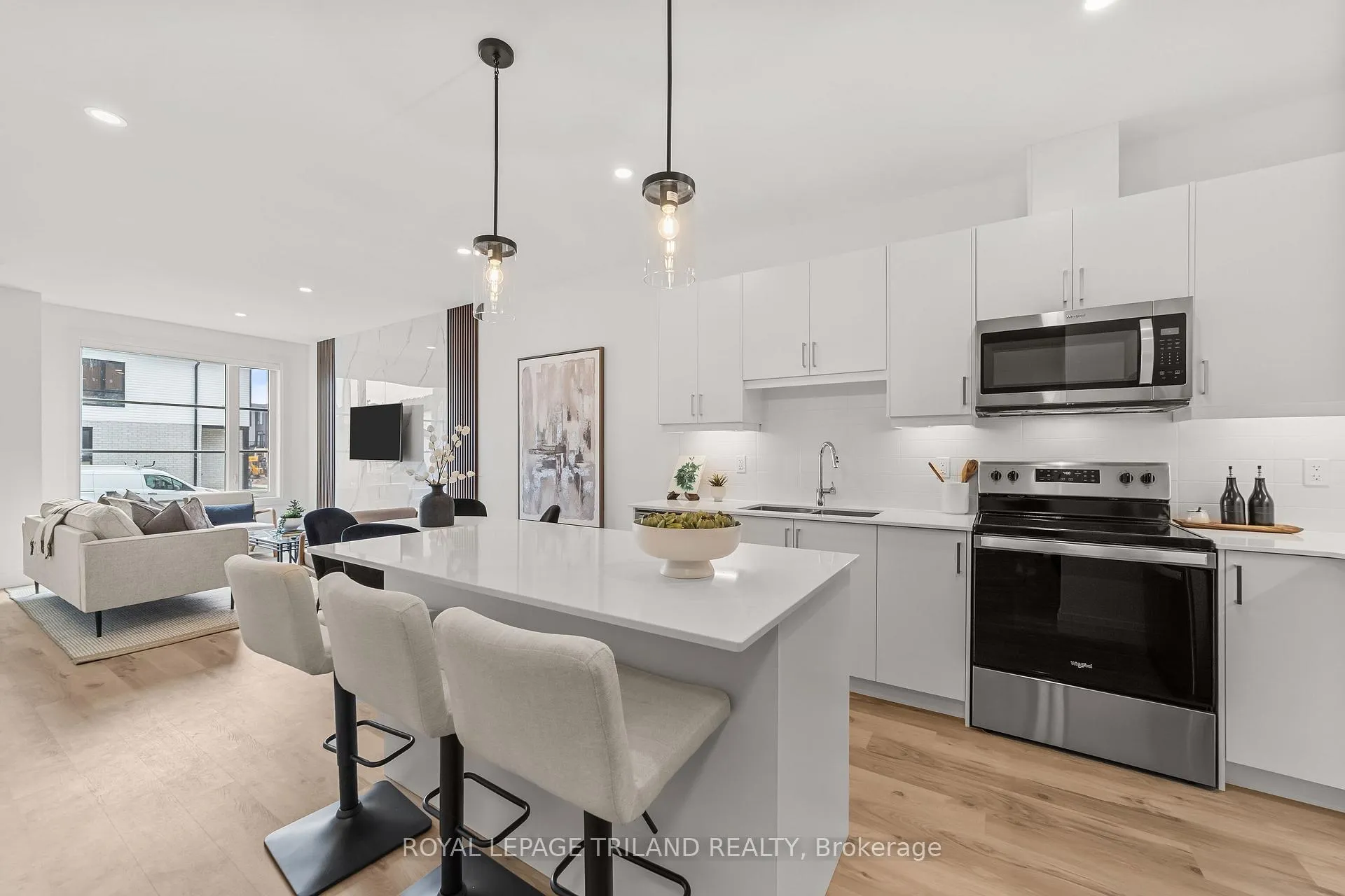Photo 2 of 955 Catalpa Square, London, North E — HOMEH