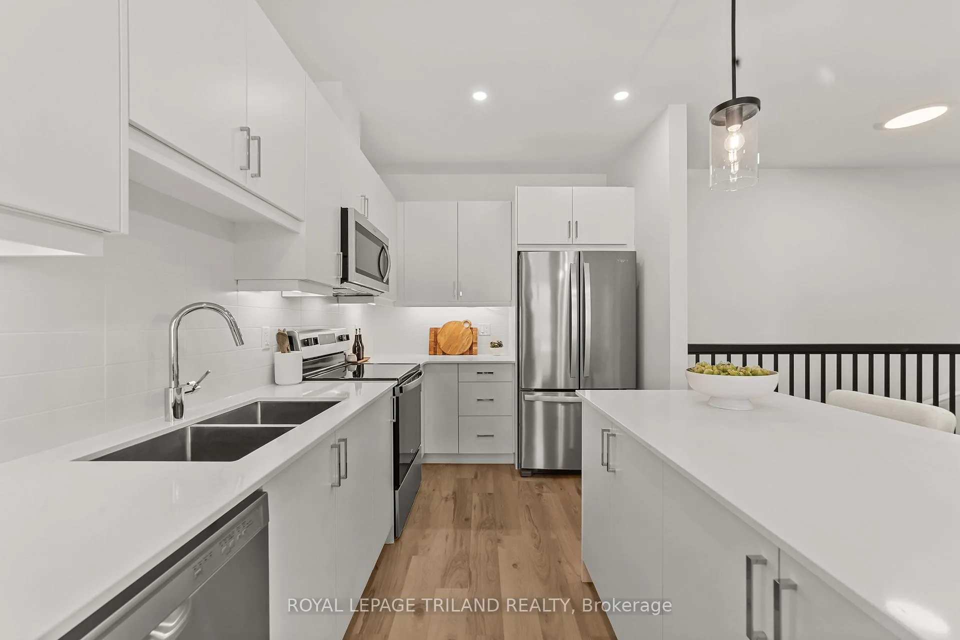 Photo 3 of 955 Catalpa Square, London, North E — HOMEH