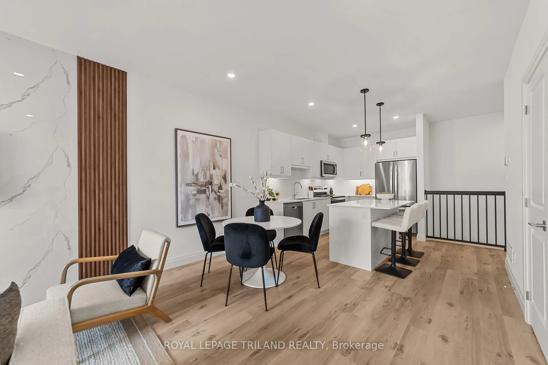 Photo 4 of 955 Catalpa Square, London, North E — HOMEH