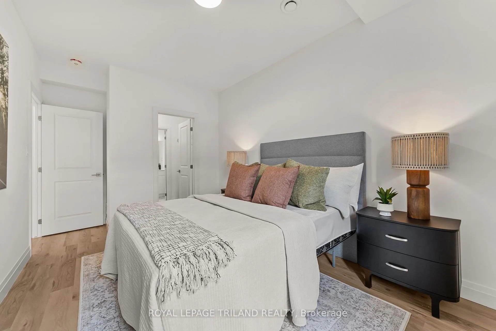 Photo 6 of 955 Catalpa Square, London, North E — HOMEH