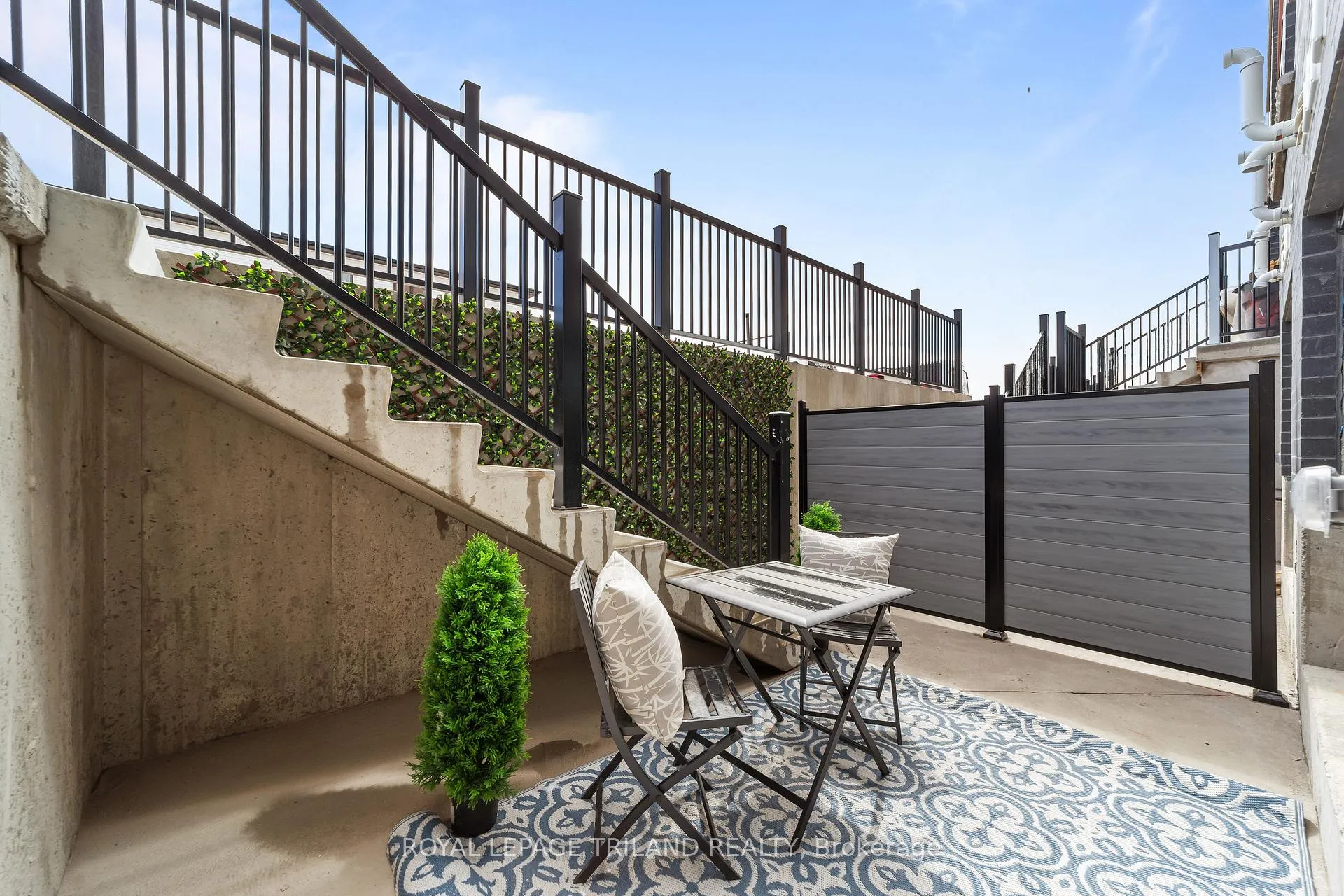 Photo 11 of 955 Catalpa Square, London, North E — HOMEH
