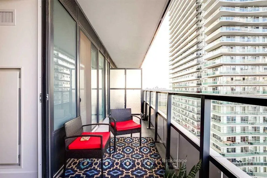 Photo 12 of Unit 2205, 20 Shore Breeze Drive, Etobicoke, Mimico — HOMEH
