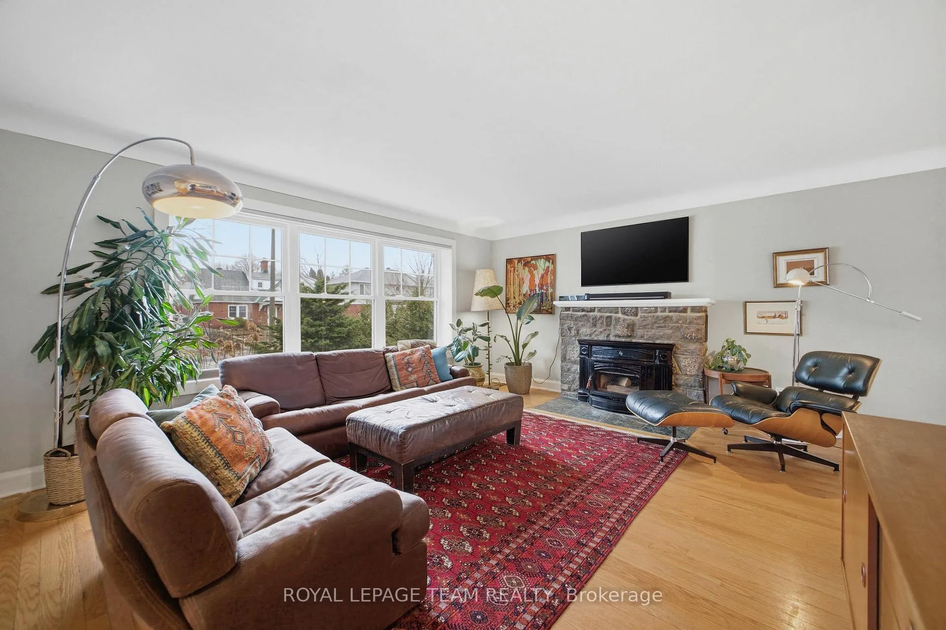 Photo 3 of 513 Windermere Avenue, Ottawa, McKellar/Highland — HOMEH