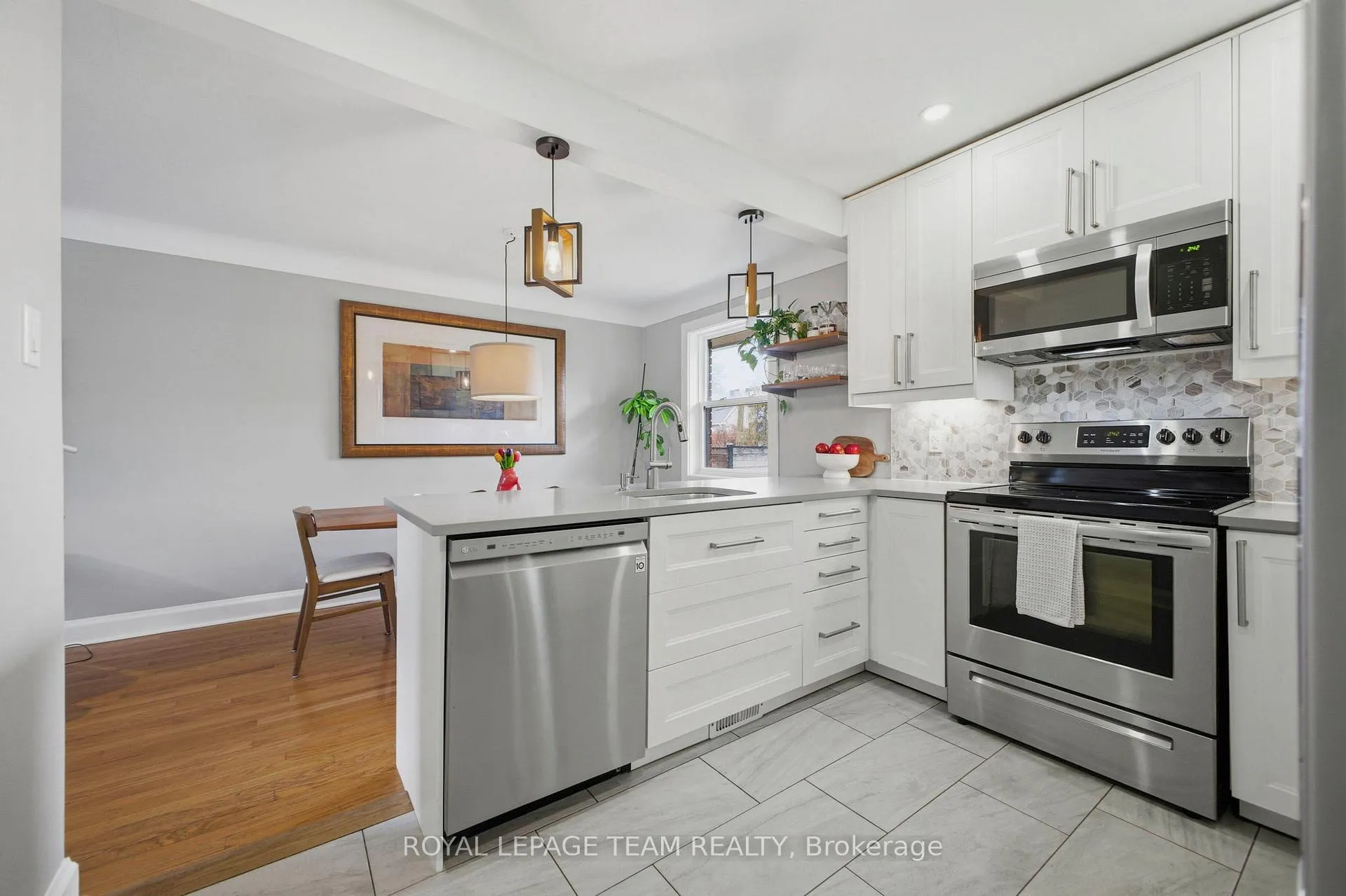 Photo 8 of 513 Windermere Avenue, Ottawa, McKellar/Highland — HOMEH