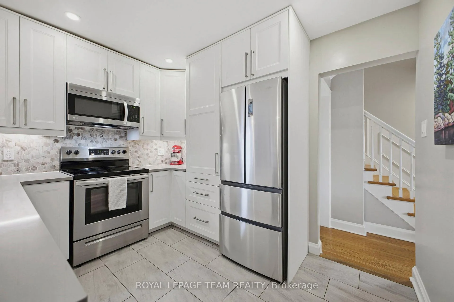 Photo 9 of 513 Windermere Avenue, Ottawa, McKellar/Highland — HOMEH