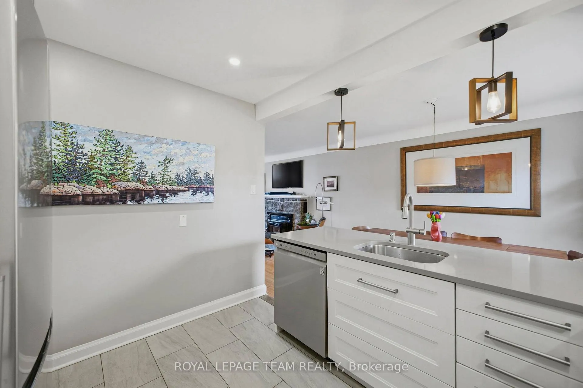 Photo 10 of 513 Windermere Avenue, Ottawa, McKellar/Highland — HOMEH
