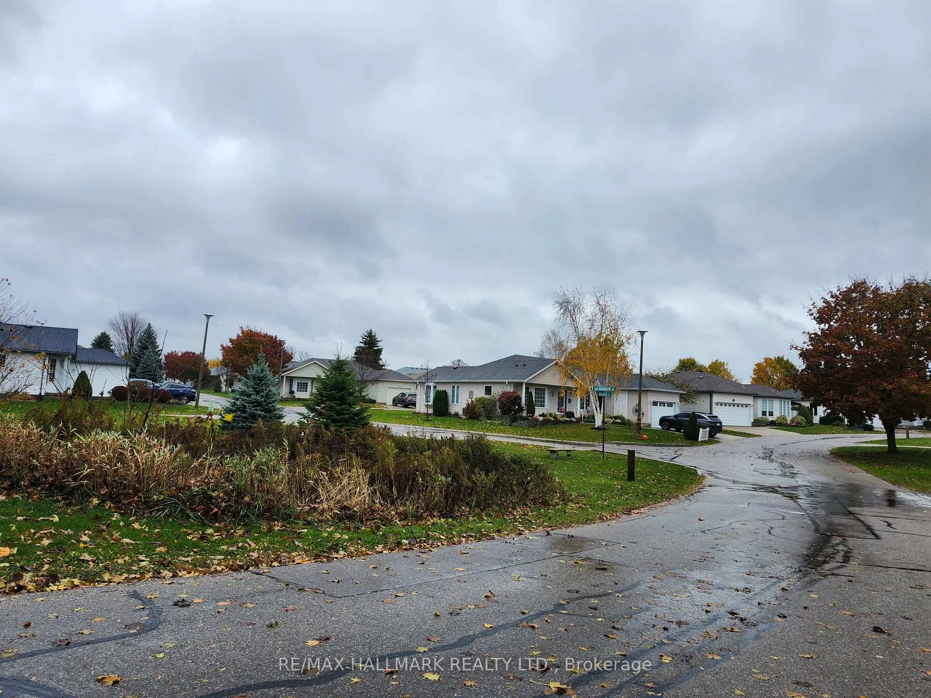Photo 2 of 8 Greenfield Place, Wilmot — HOMEH