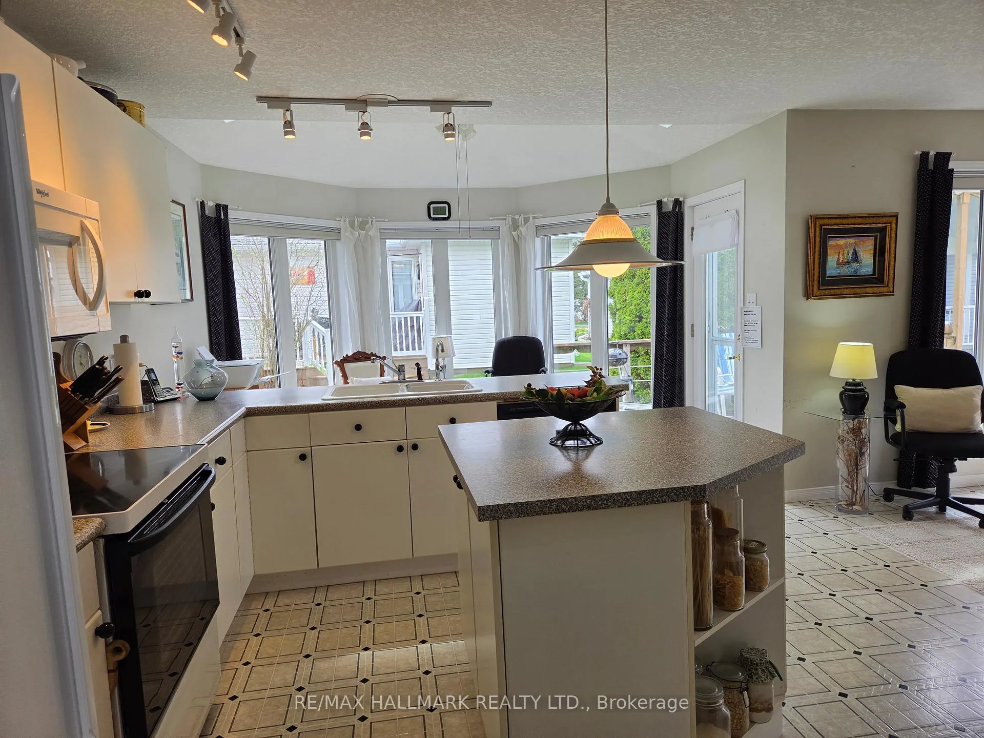Photo 11 of 8 Greenfield Place, Wilmot — HOMEH