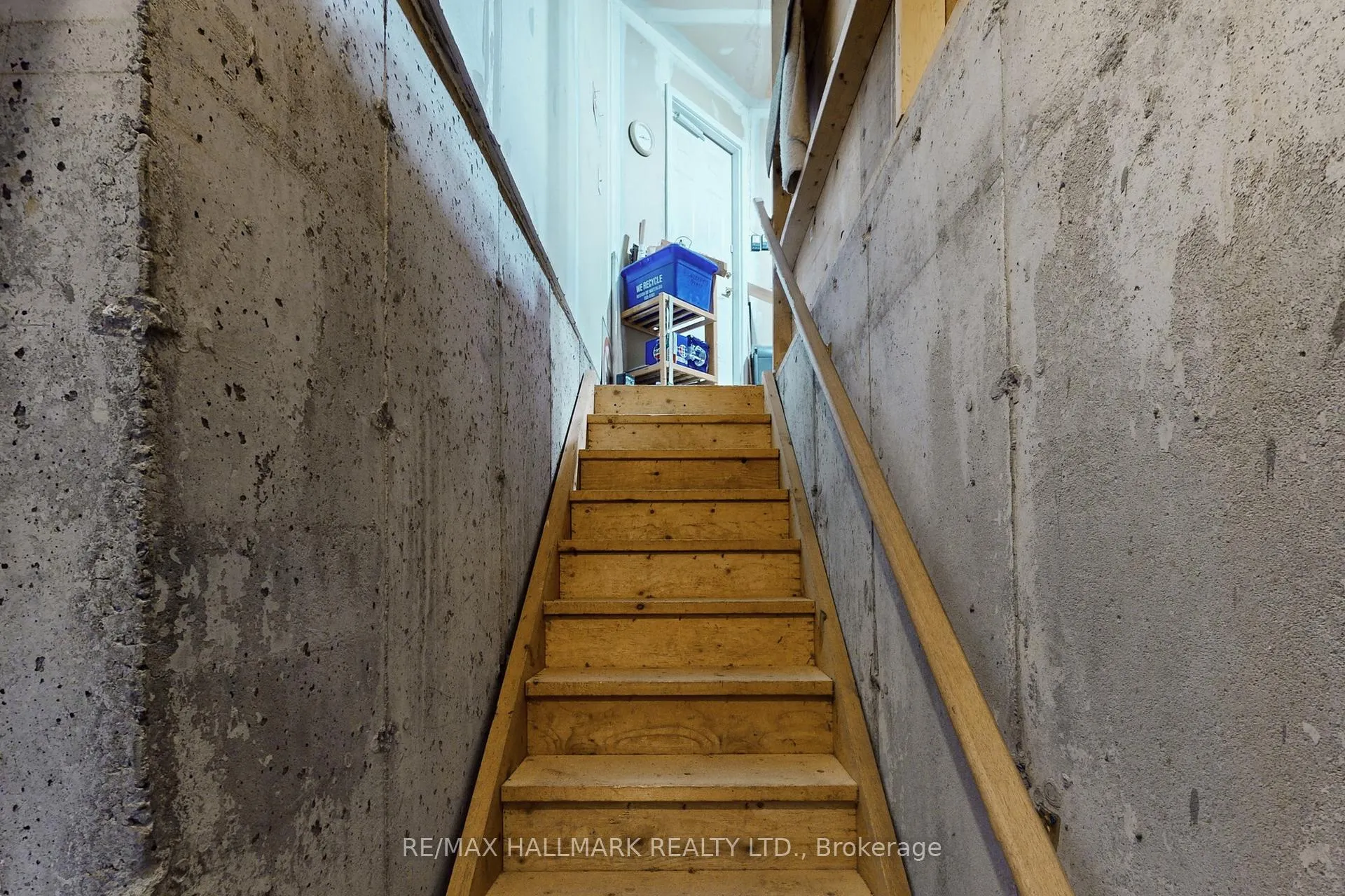 Photo 23 of 8 Greenfield Place, Wilmot — HOMEH
