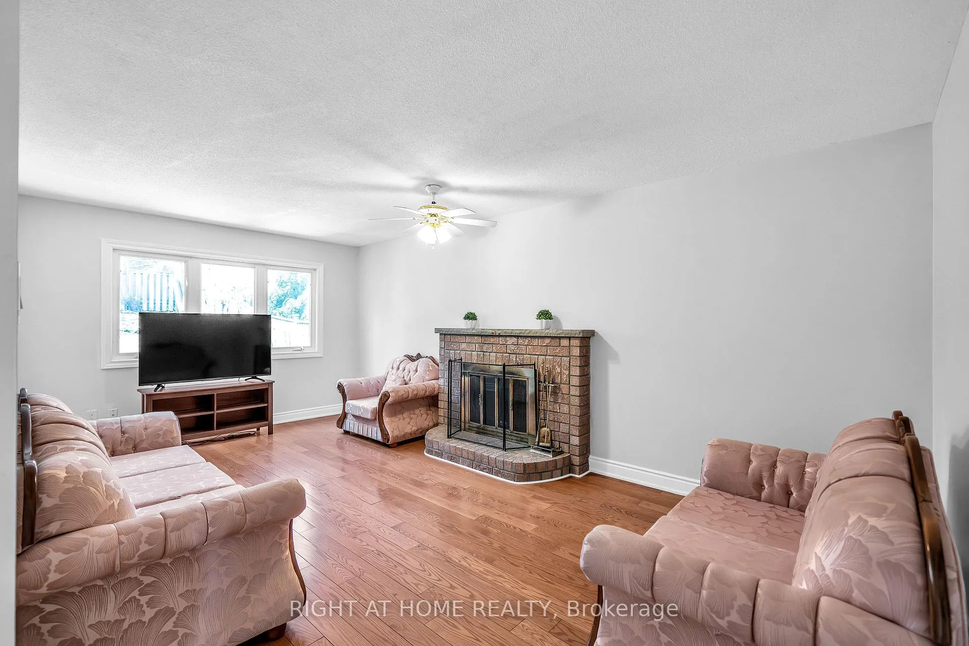 Photo 10 of 1657 Dellbrook Avenue, Pickering, Brock Ridge — HOMEH
