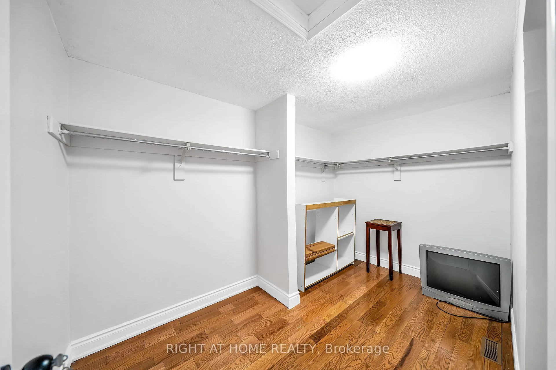 Photo 23 of 1657 Dellbrook Avenue, Pickering, Brock Ridge — HOMEH