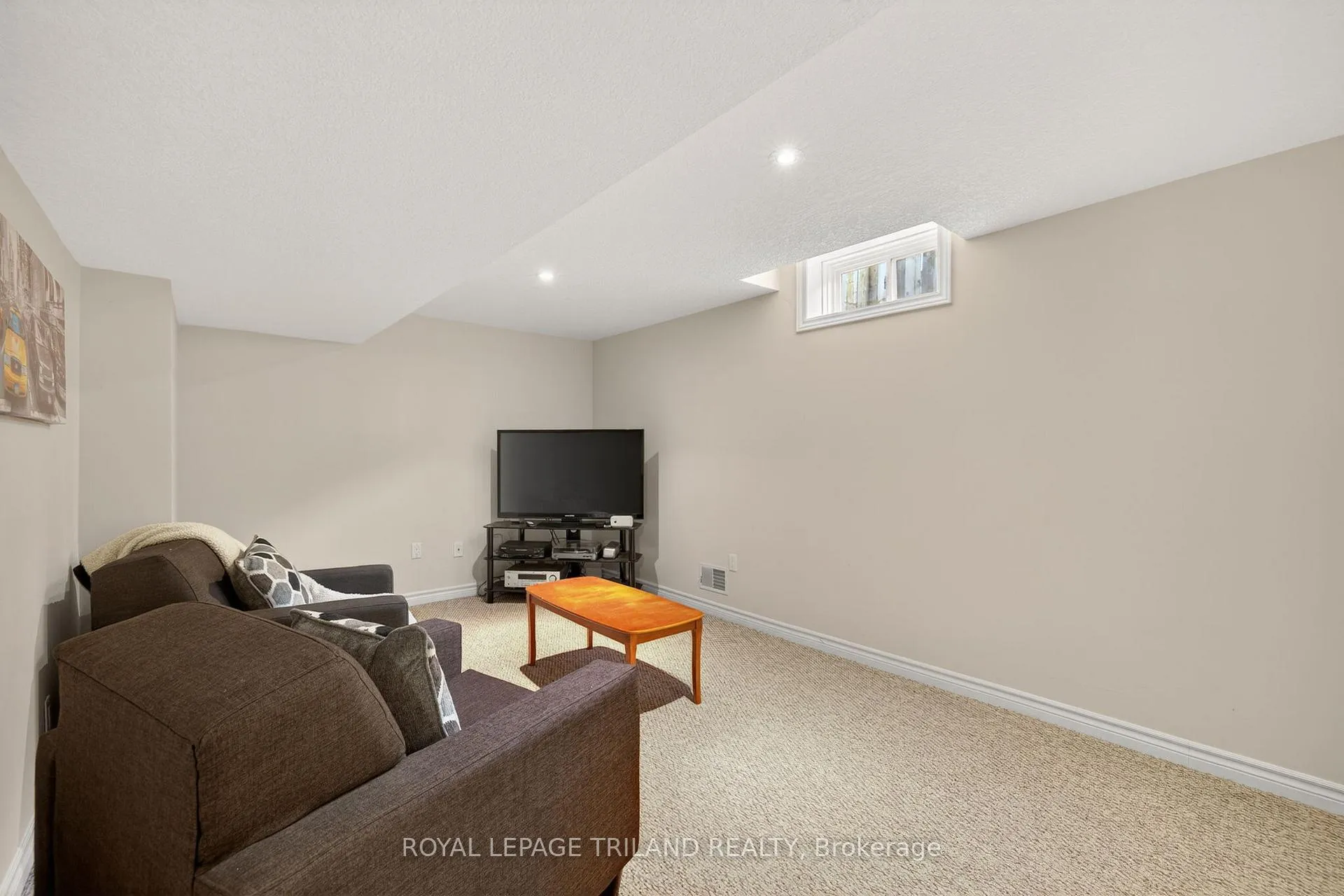 Photo 25 of 188 Clara Crescent, London, South X — HOMEH