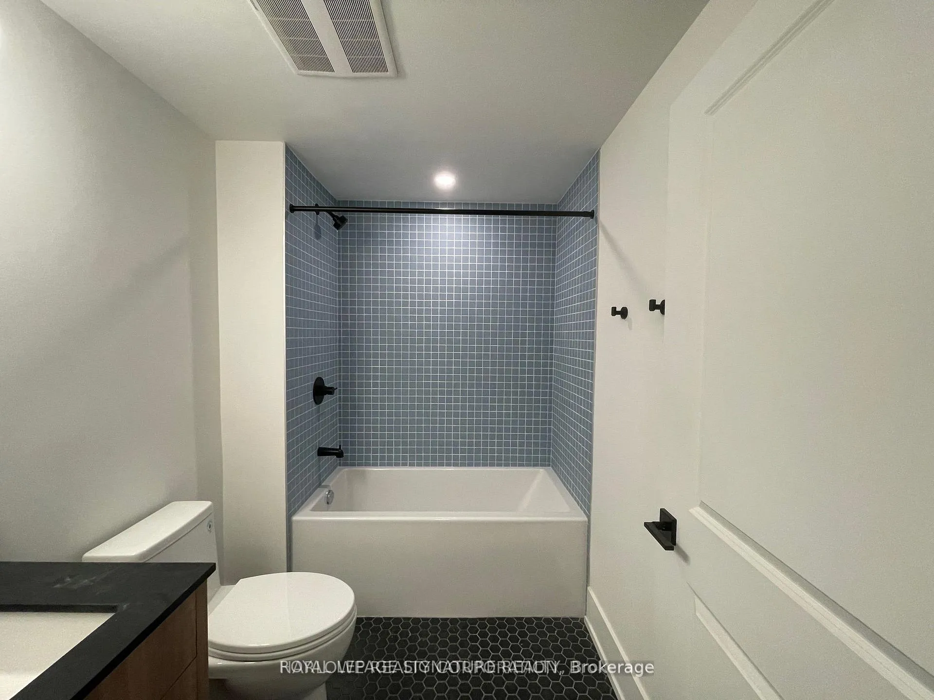 Photo 8 of Unit 1306, 206 King Street W, Hamilton, Central — HOMEH
