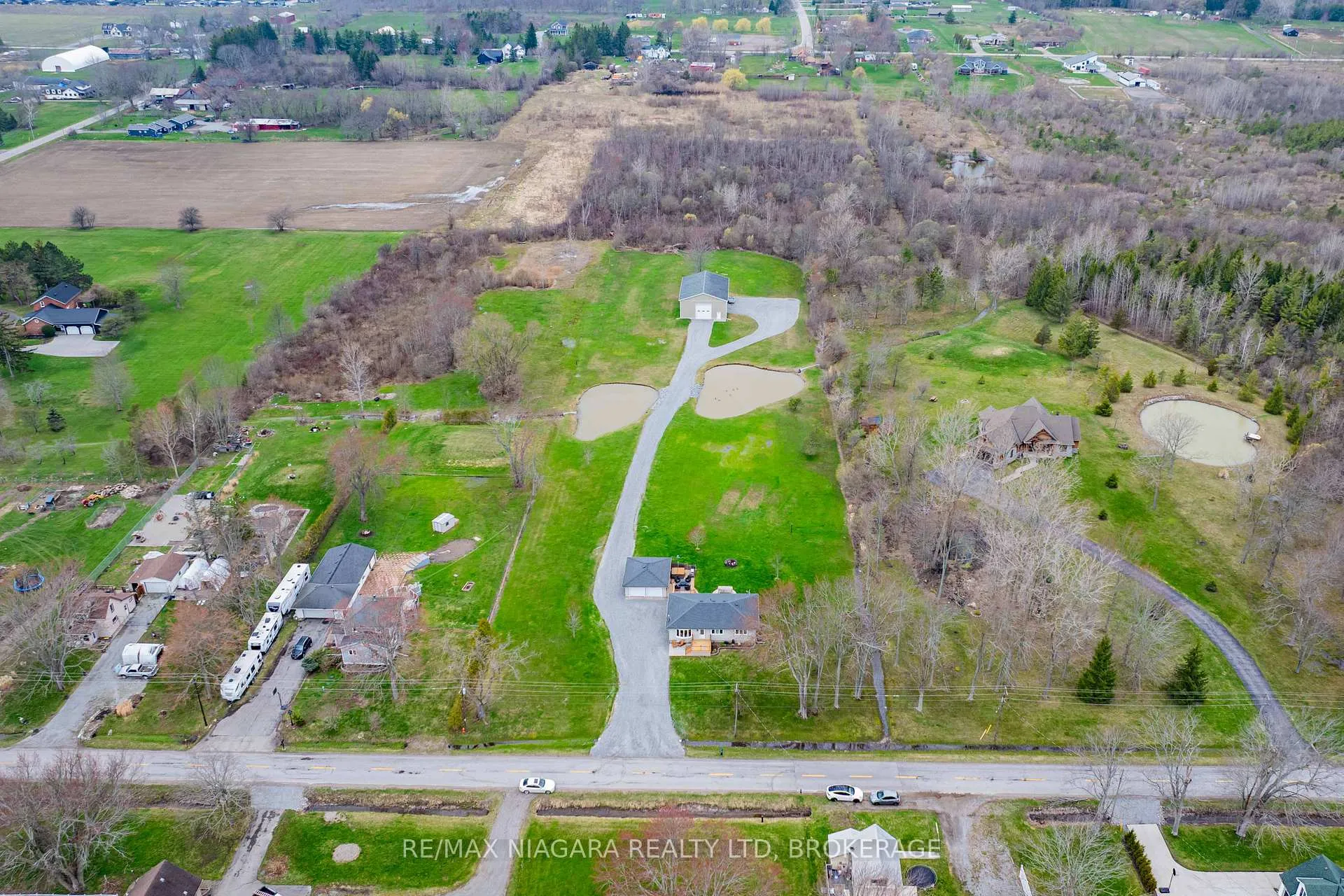 Photo 5 of 566 Holloway Bay Road, Port Colborne, Sherkston — HOMEH
