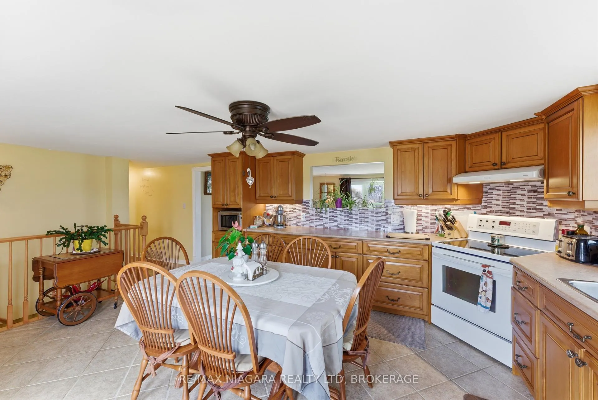 Photo 11 of 566 Holloway Bay Road, Port Colborne, Sherkston — HOMEH