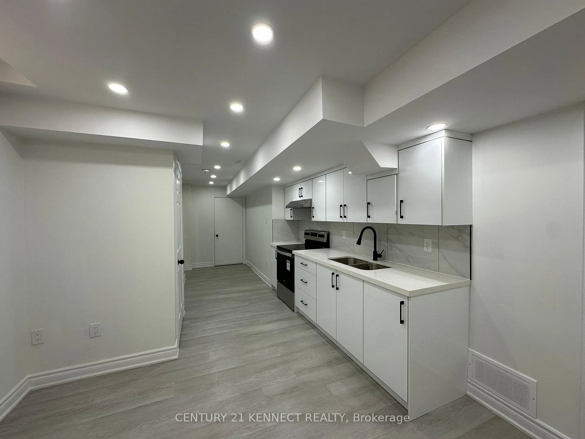 Photo 3 of Unit Bsmt, 86 Oakmeadow Drive, Brampton, Fletcher's Meadow — HOMEH