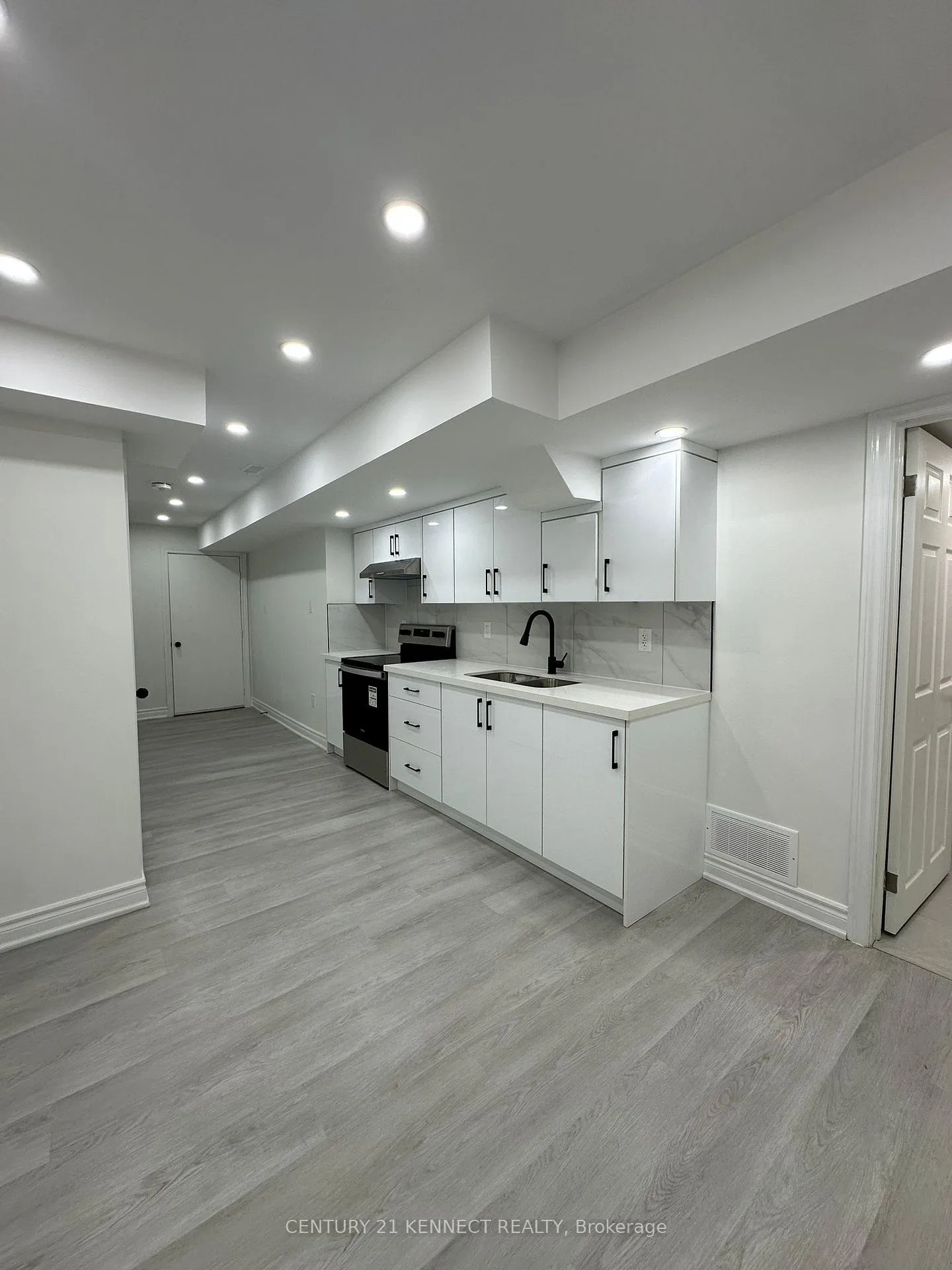 Photo 4 of Unit Bsmt, 86 Oakmeadow Drive, Brampton, Fletcher's Meadow — HOMEH