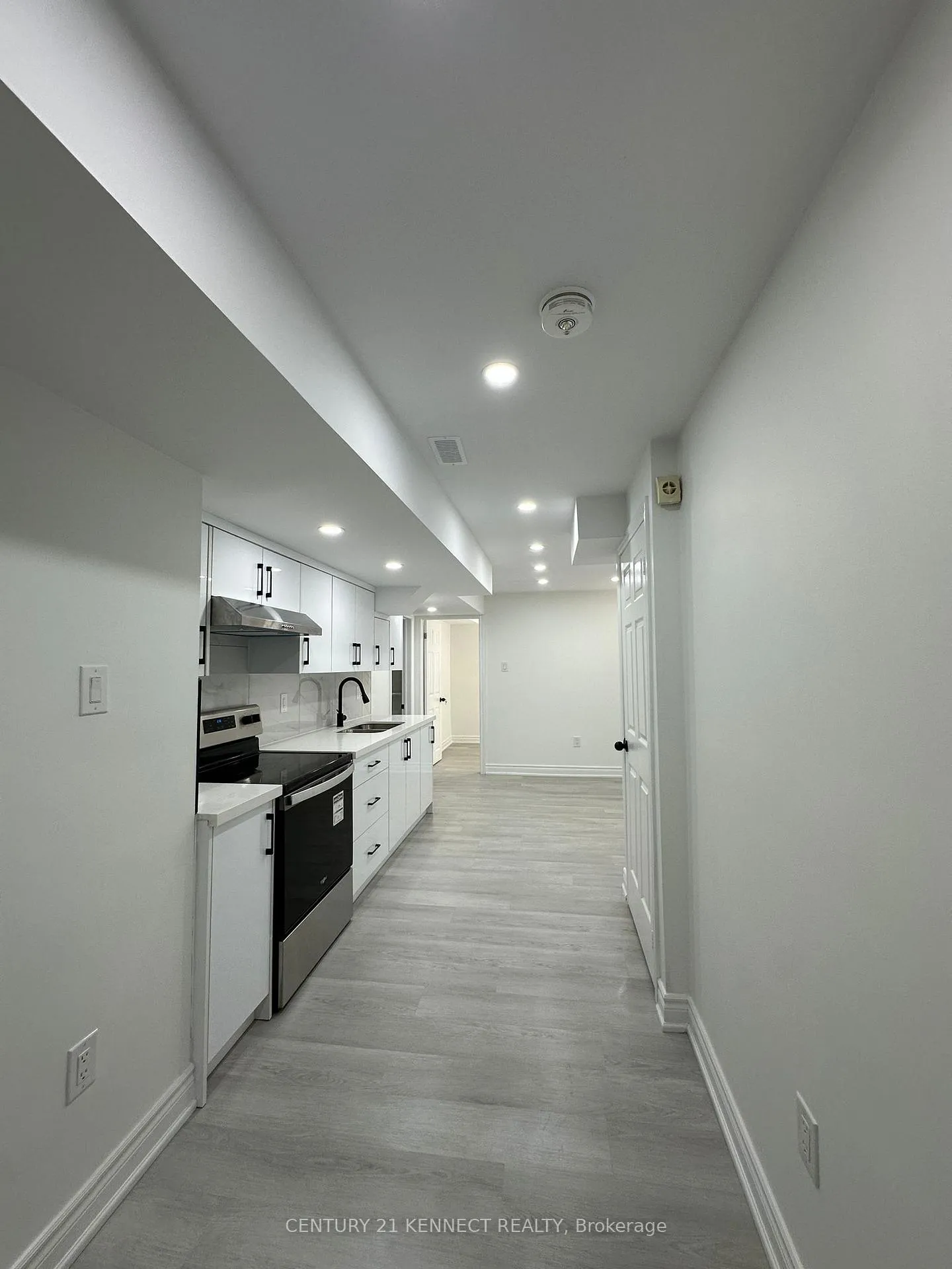 Photo 5 of Unit Bsmt, 86 Oakmeadow Drive, Brampton, Fletcher's Meadow — HOMEH