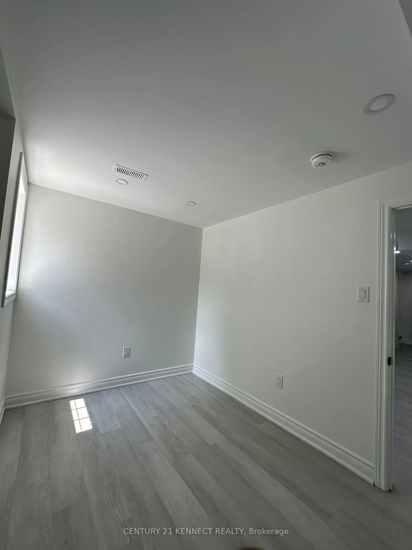 Photo 7 of Unit Bsmt, 86 Oakmeadow Drive, Brampton, Fletcher's Meadow — HOMEH