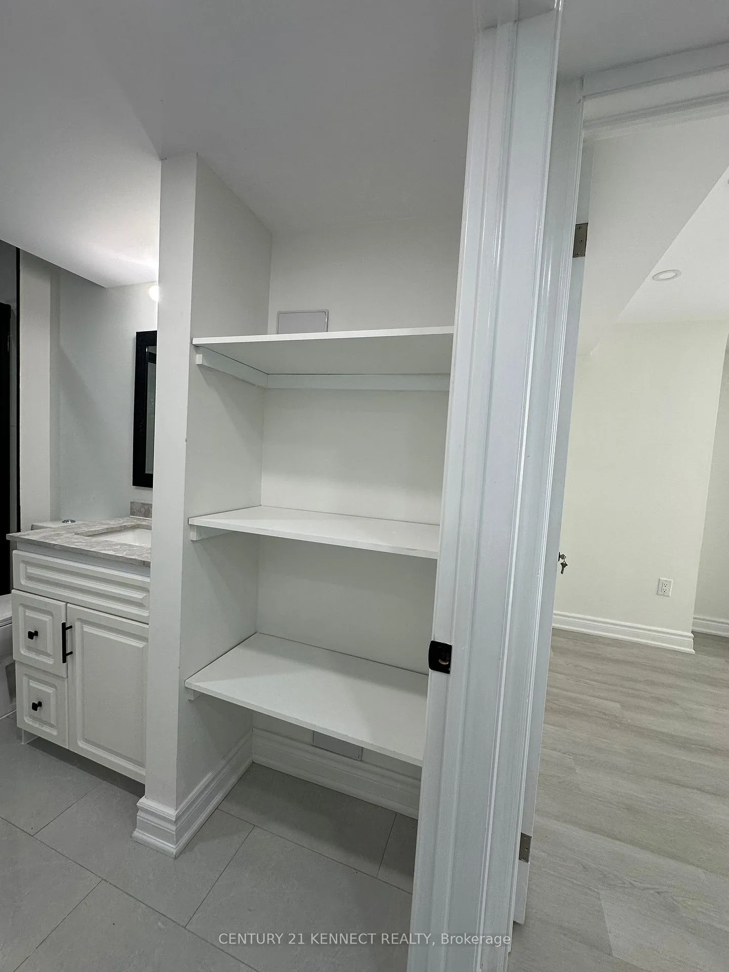 Photo 8 of Unit Bsmt, 86 Oakmeadow Drive, Brampton, Fletcher's Meadow — HOMEH