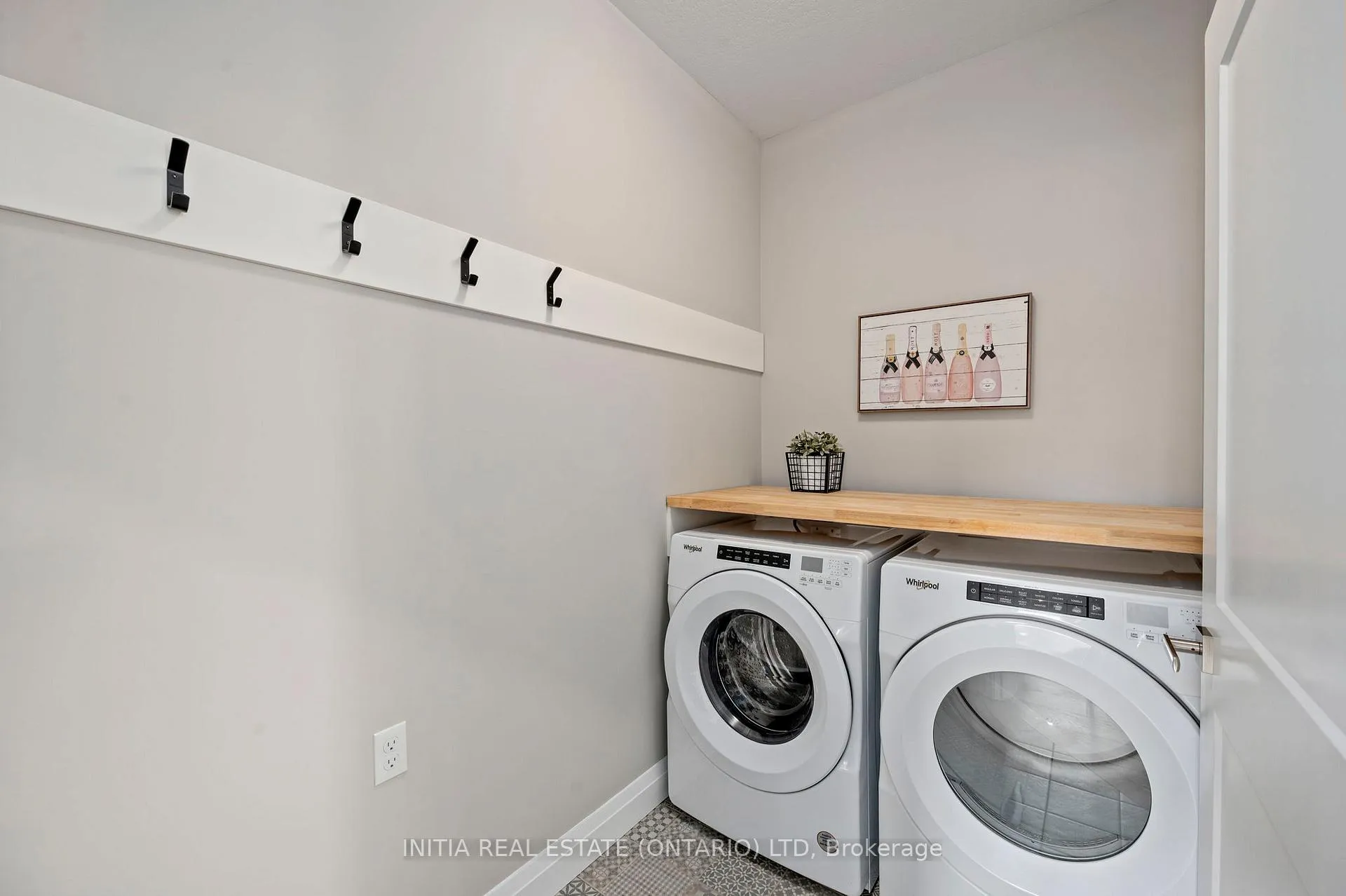 Photo 9 of Unit 26, 63 Compass Trail, Central Elgin, Rural Central Elgin — HOMEH