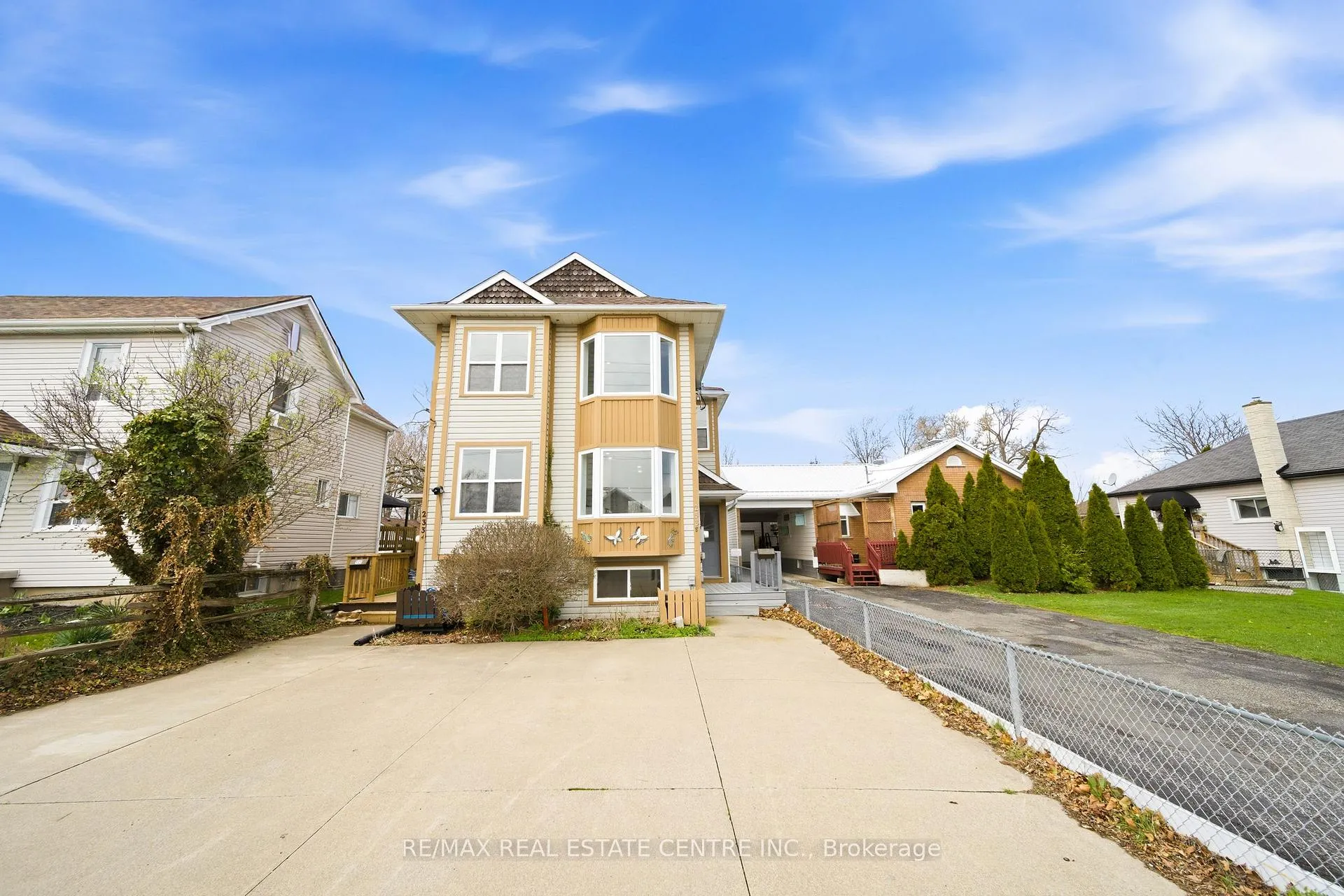 Front of 233B Vine Street
