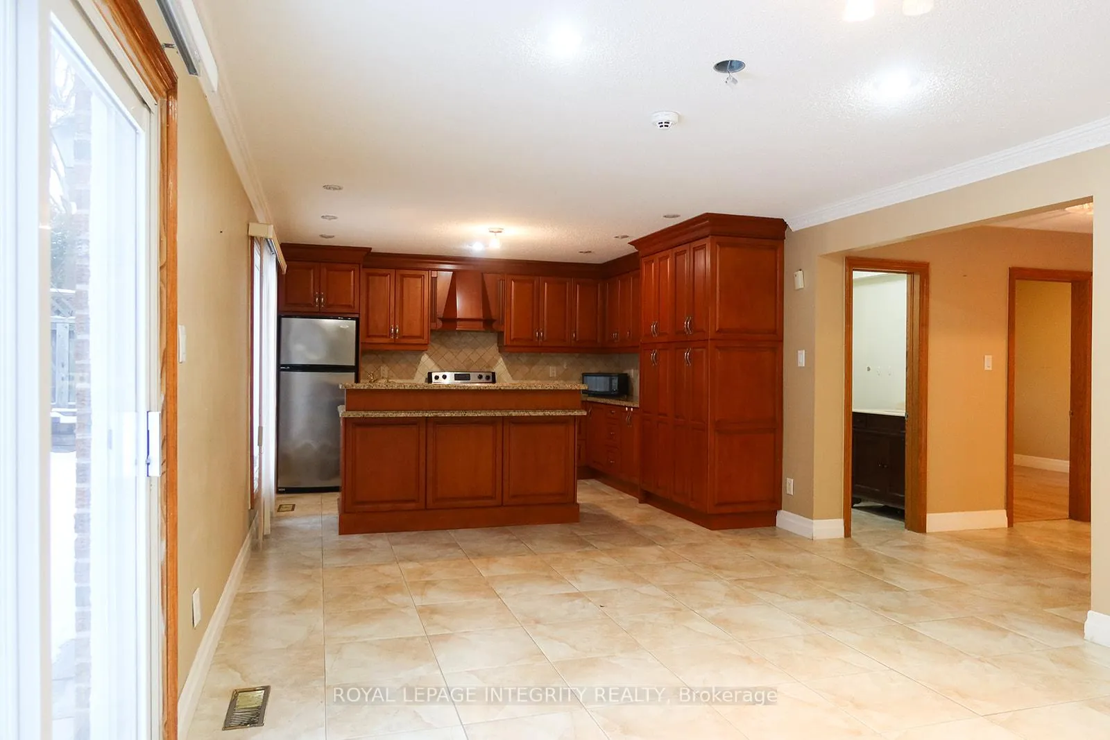 Photo 4 of Unit #2 (Lower Unit), 56 Francis Street, Vaughan, East Woodbridge — HOMEH