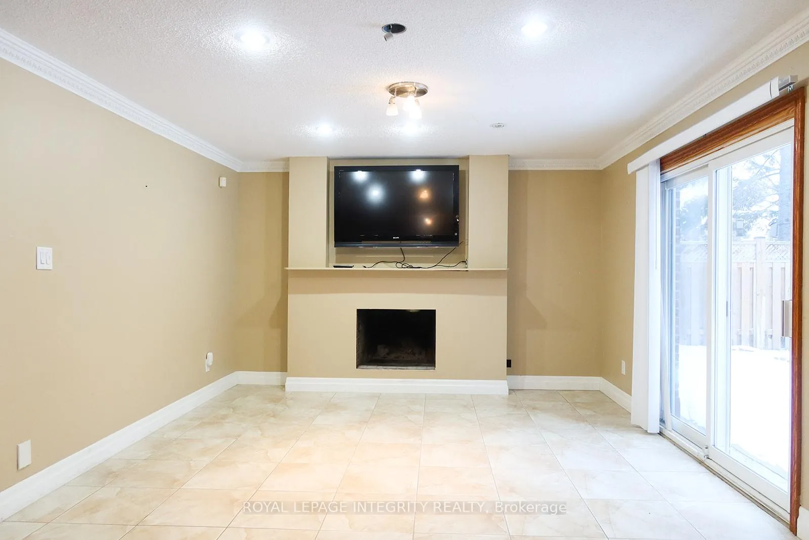 Photo 5 of Unit #2 (Lower Unit), 56 Francis Street, Vaughan, East Woodbridge — HOMEH
