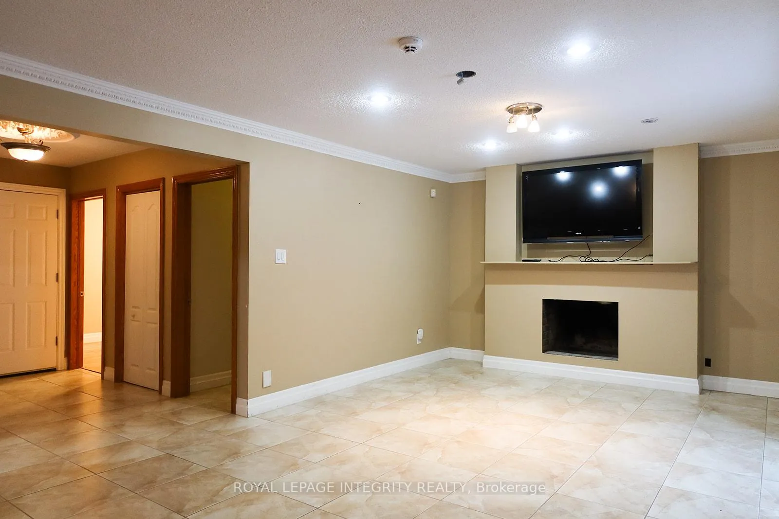 Photo 6 of Unit #2 (Lower Unit), 56 Francis Street, Vaughan, East Woodbridge — HOMEH