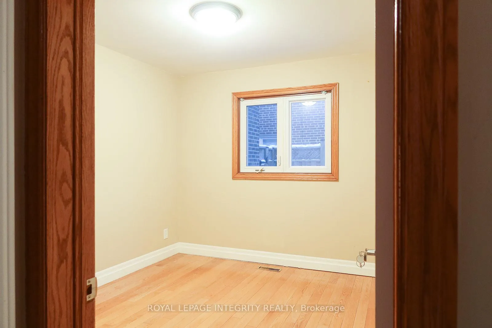 Photo 8 of Unit #2 (Lower Unit), 56 Francis Street, Vaughan, East Woodbridge — HOMEH