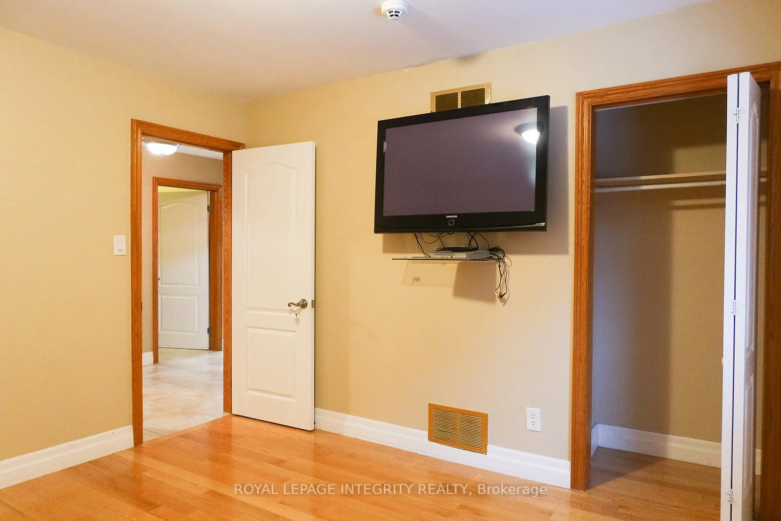 Photo 9 of Unit #2 (Lower Unit), 56 Francis Street, Vaughan, East Woodbridge — HOMEH