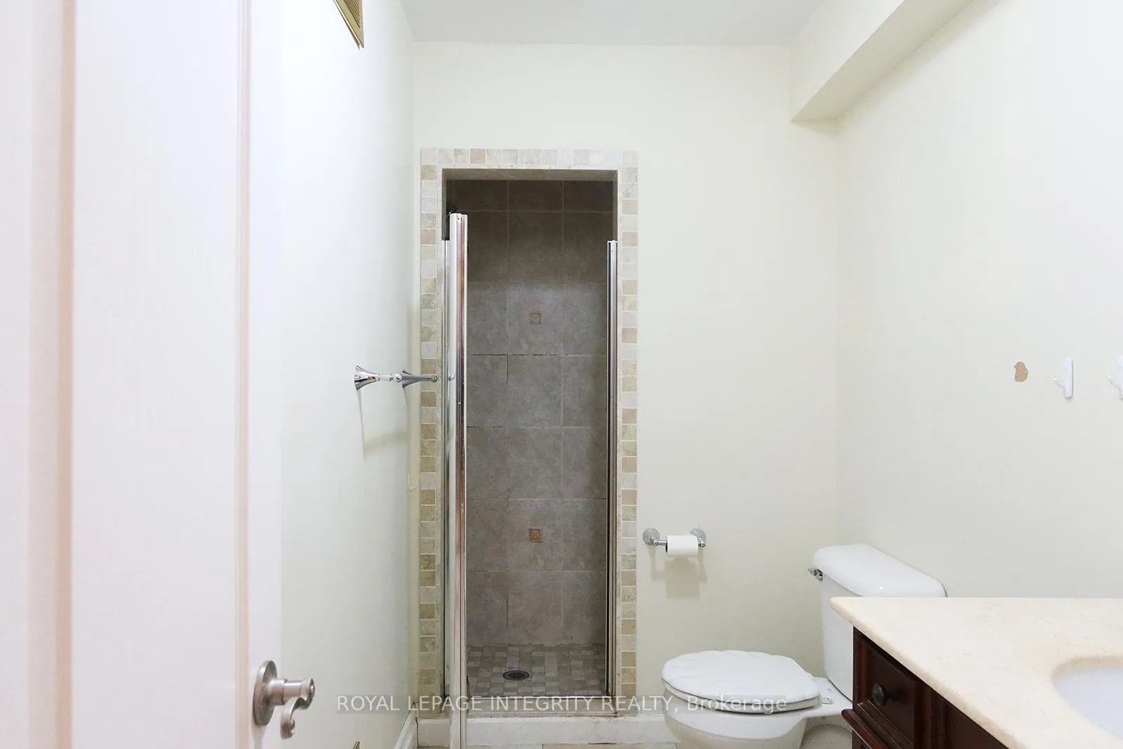 Photo 10 of Unit #2 (Lower Unit), 56 Francis Street, Vaughan, East Woodbridge — HOMEH