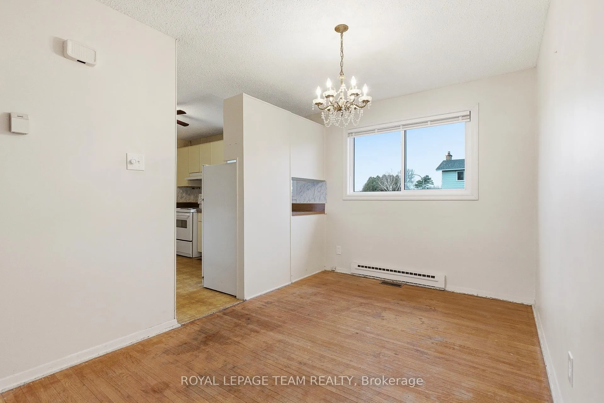 Photo 8 of 57 Sullivan Avenue, Ottawa, Meadowlands/Crestview — HOMEH