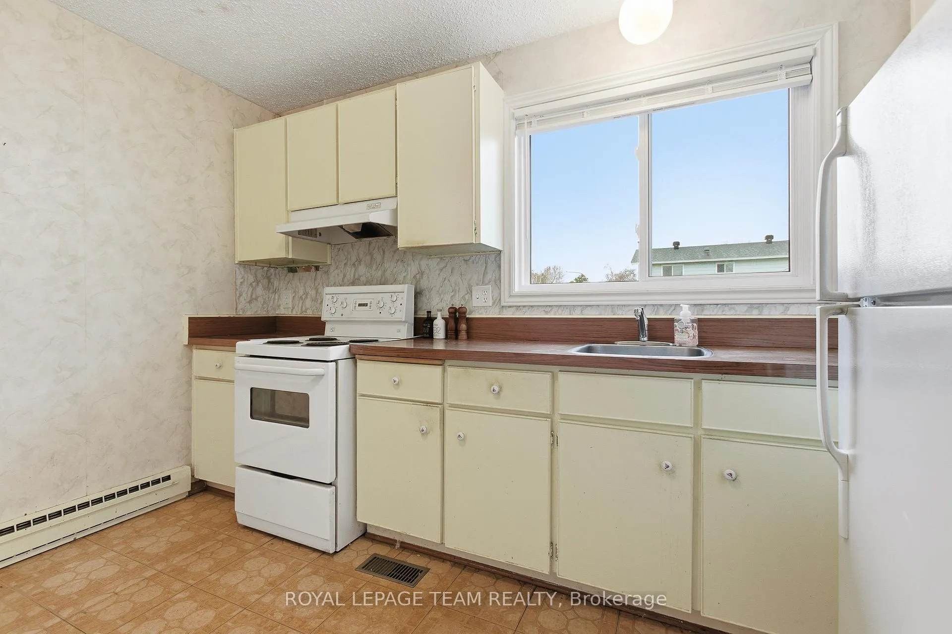 Photo 11 of 57 Sullivan Avenue, Ottawa, Meadowlands/Crestview — HOMEH