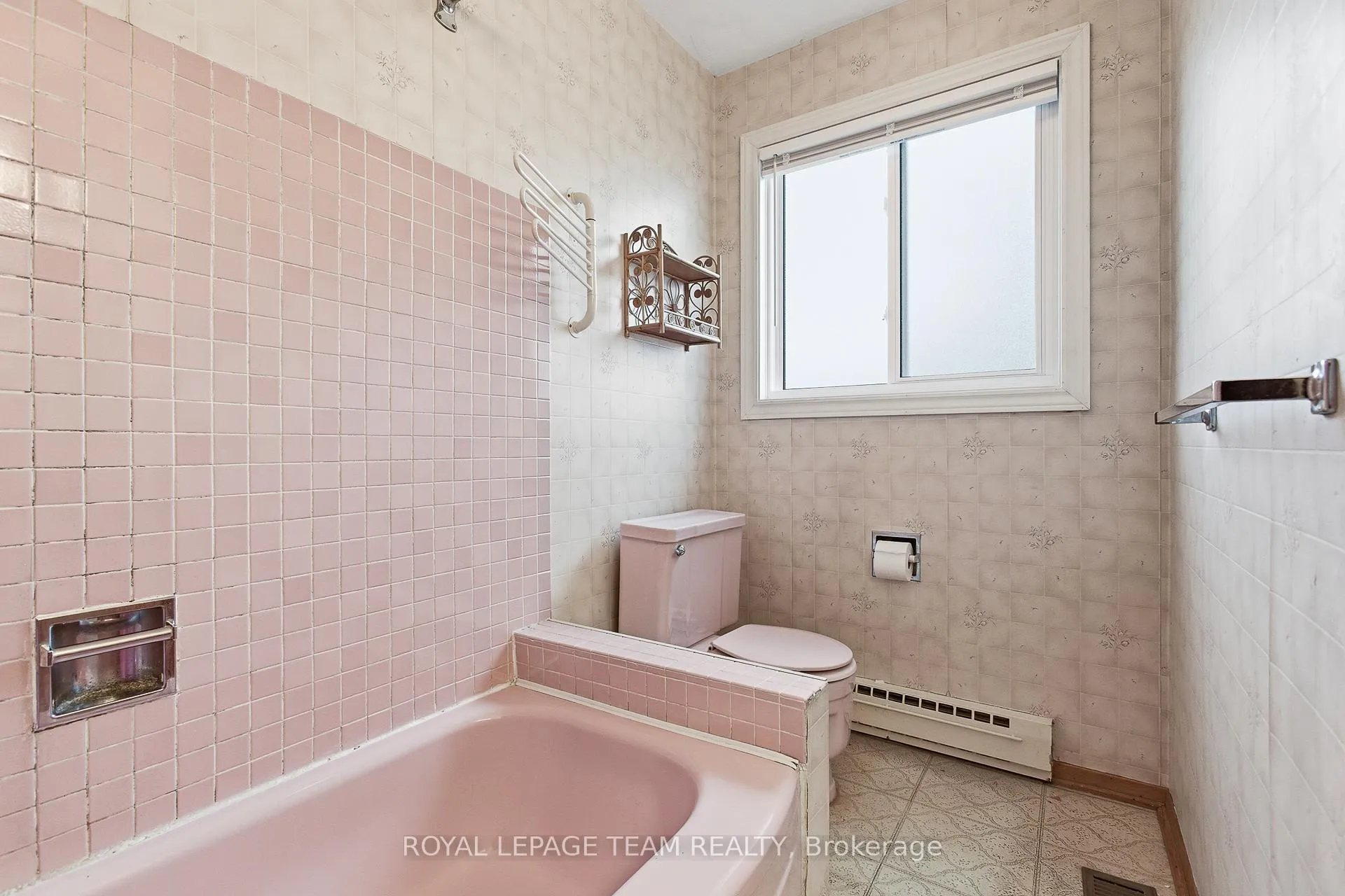 Photo 14 of 57 Sullivan Avenue, Ottawa, Meadowlands/Crestview — HOMEH