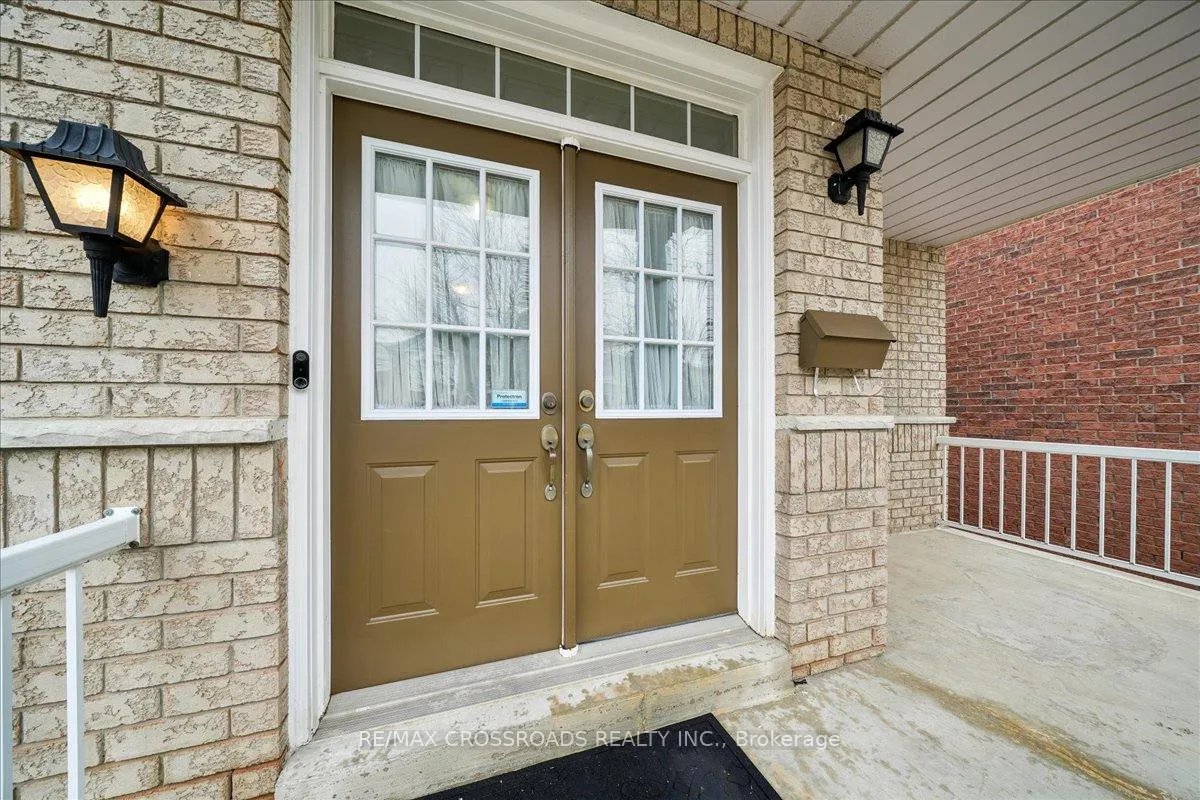 Photo 2 of 11 Cottingham Street, Markham, Berczy — HOMEH