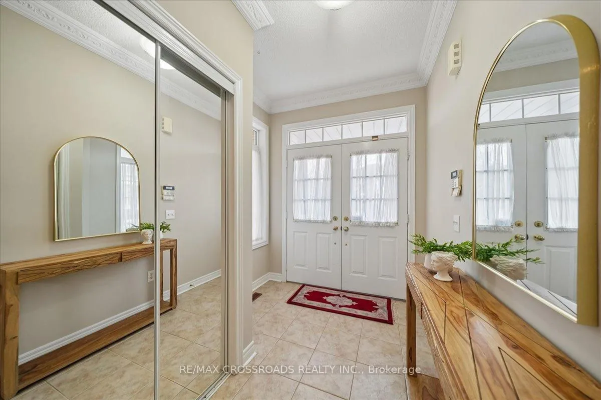 Photo 4 of 11 Cottingham Street, Markham, Berczy — HOMEH