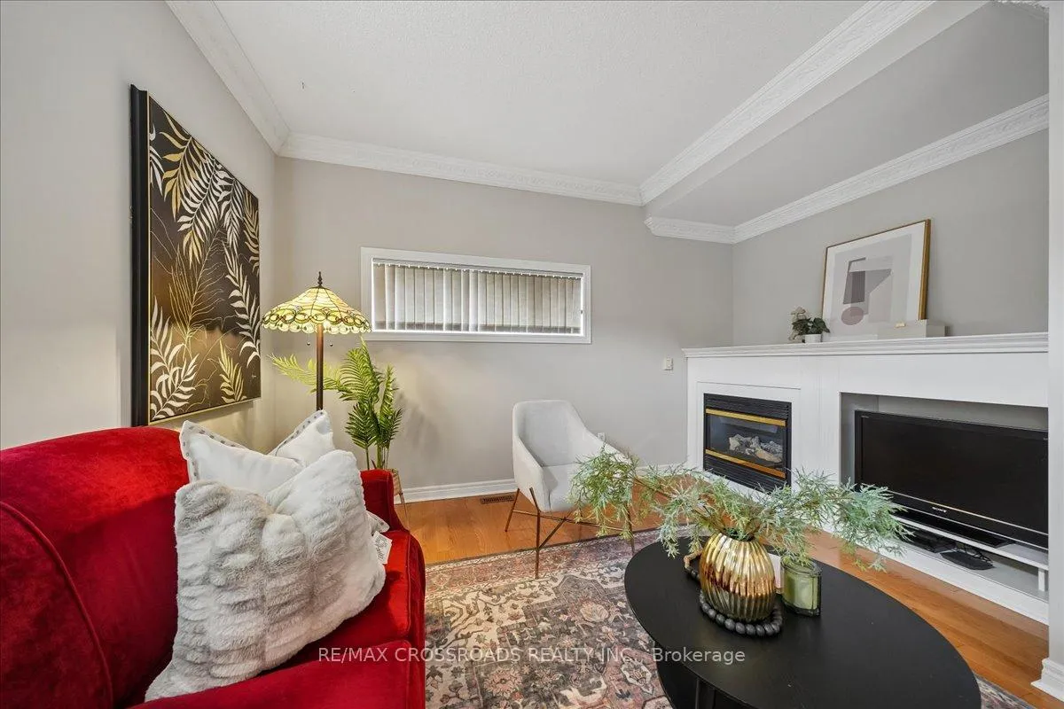Photo 10 of 11 Cottingham Street, Markham, Berczy — HOMEH