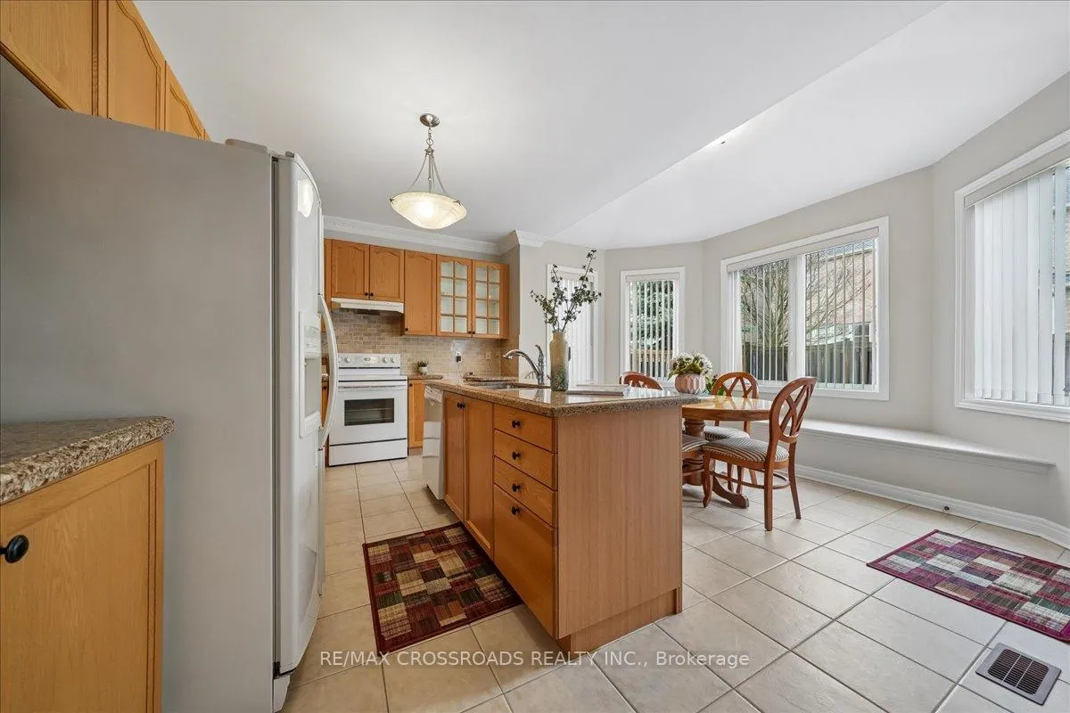 Photo 12 of 11 Cottingham Street, Markham, Berczy — HOMEH