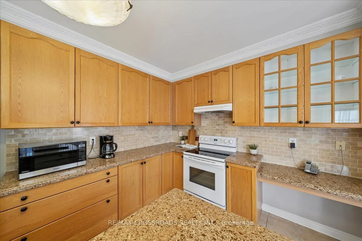 Photo 13 of 11 Cottingham Street, Markham, Berczy — HOMEH