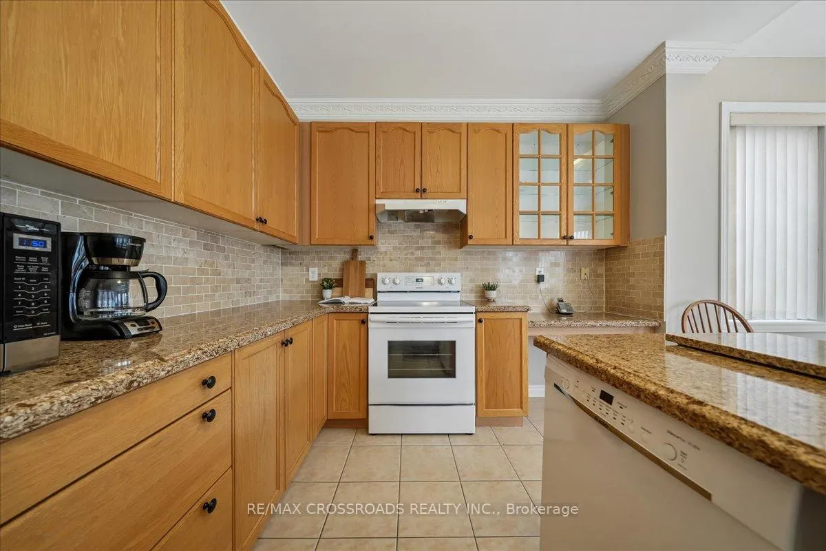 Photo 14 of 11 Cottingham Street, Markham, Berczy — HOMEH