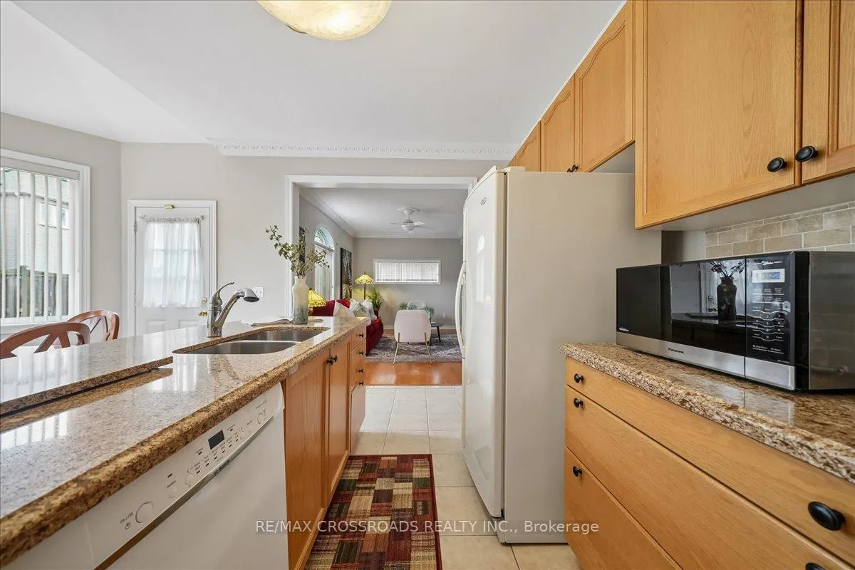 Photo 15 of 11 Cottingham Street, Markham, Berczy — HOMEH