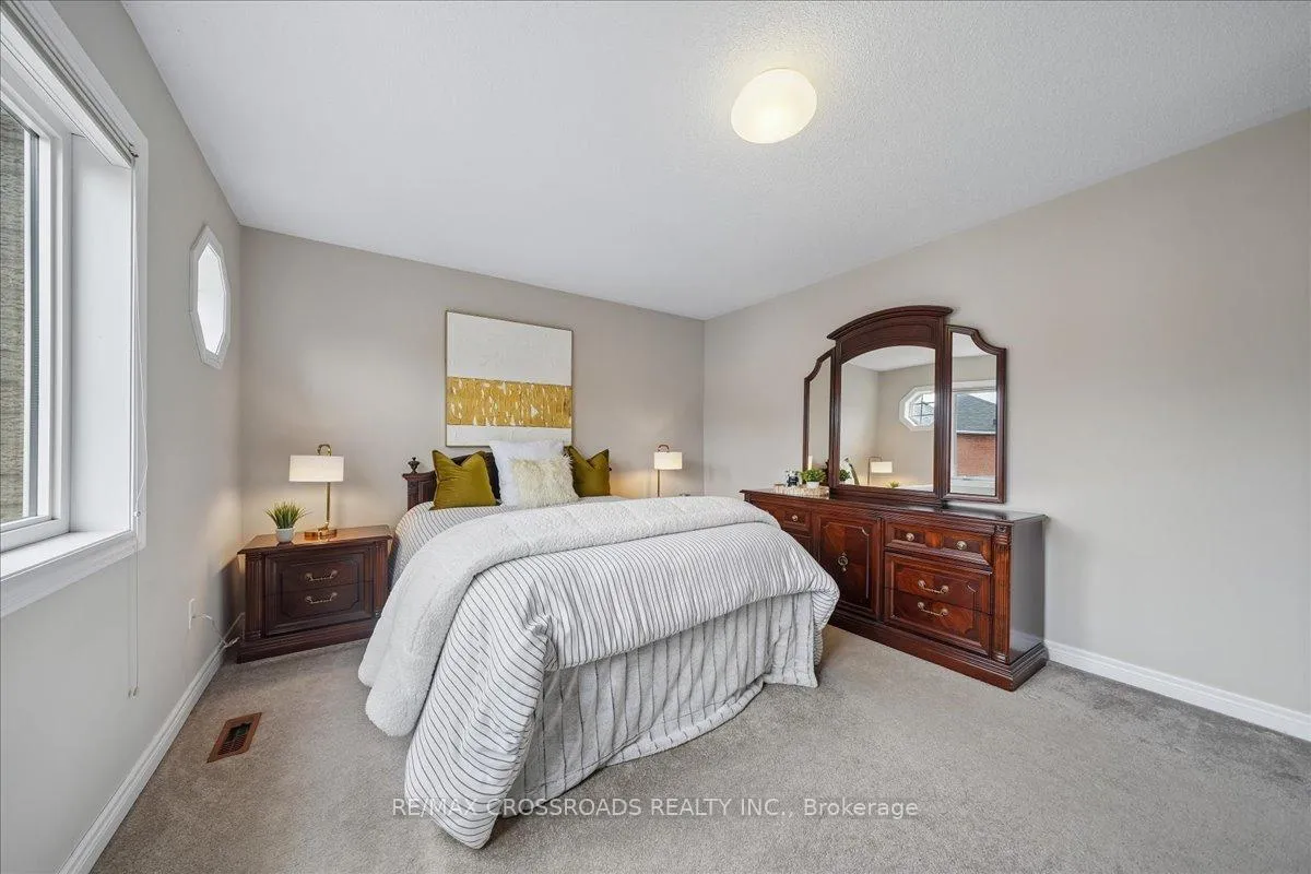 Photo 32 of 11 Cottingham Street, Markham, Berczy — HOMEH