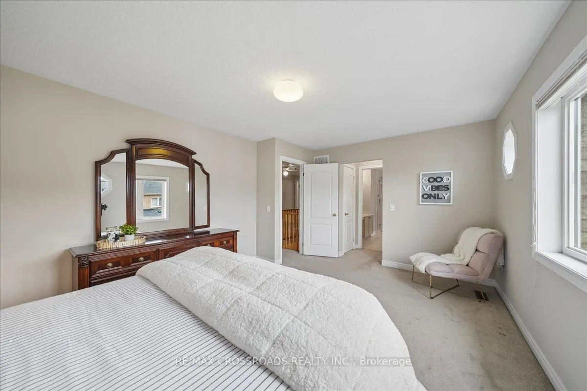 Photo 33 of 11 Cottingham Street, Markham, Berczy — HOMEH